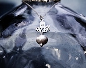 The Octopus and the Pearl Necklace in Sterling Silver