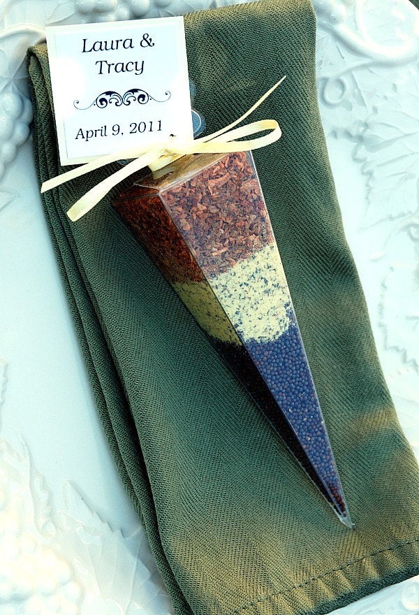 Edible wedding favor - spice kits - BBQ blends, sweet dips, savory mixes for easy unique party favours