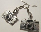 Earrings - Handmade Charming Style - Old Fashion Camera - Silver "Pictured Memories"