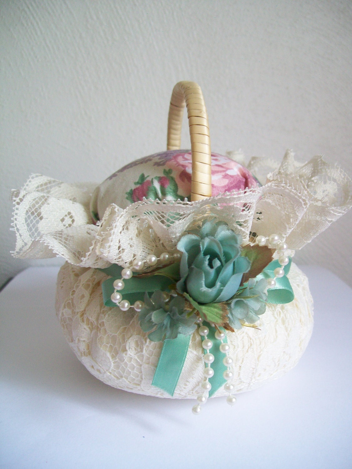 Pincushion - Victorian Pincushion Basket