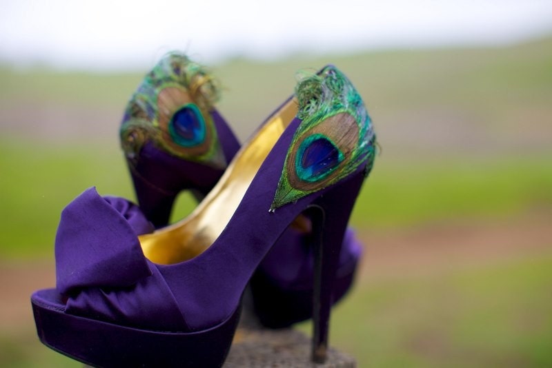 NO FEATHER EMBELLISHMENT ... Purple Satin Pumps .. Size 8