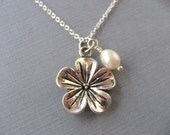 Flower Necklace with Featuring a Tiny Glass Pearl Necklace