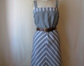 plus size dress. vintage 1970s dress. grey chevron stripe sundress.