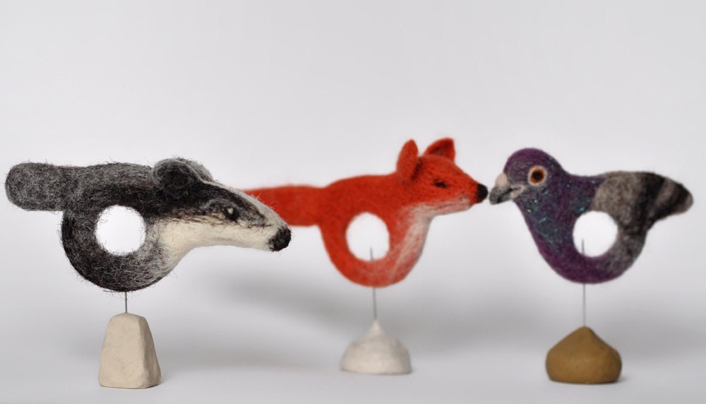 Pigeon Ring with Box Frame