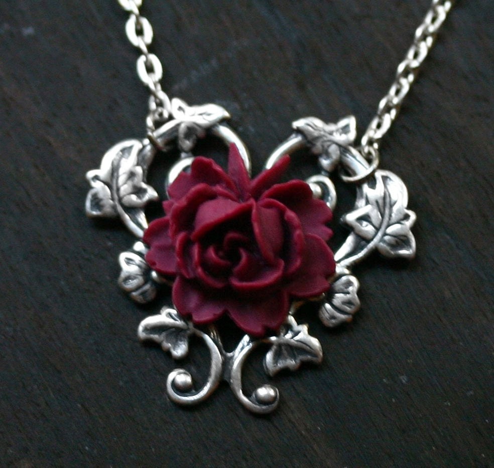 Red Rose Necklace - Alice in Wonderland