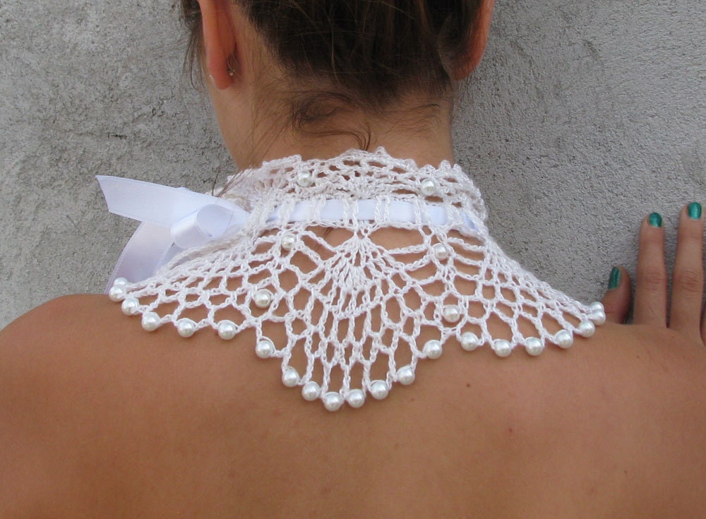 Crocheted white pearl choker/necklace