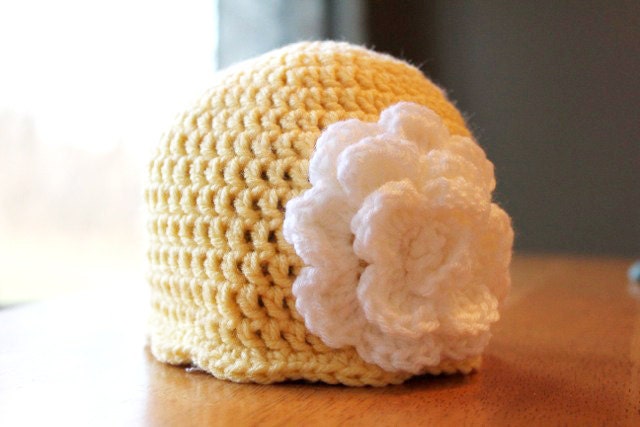 Crochet hat with scalloped edge - yellow, white - 5T to Preteen - Photo Prop
