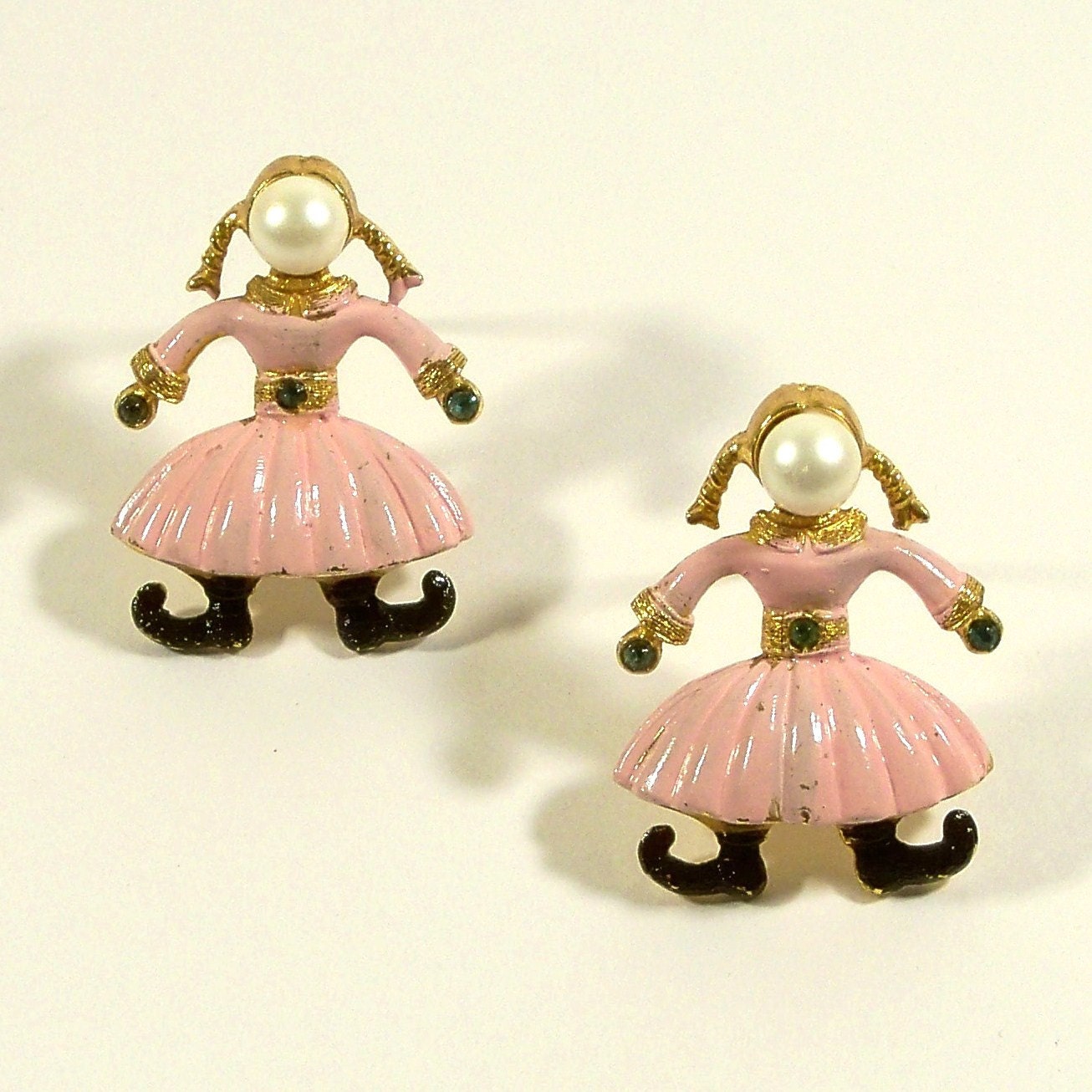 SALE Vintage 1960s Scatter Pins Oompa Loompa Like Girls