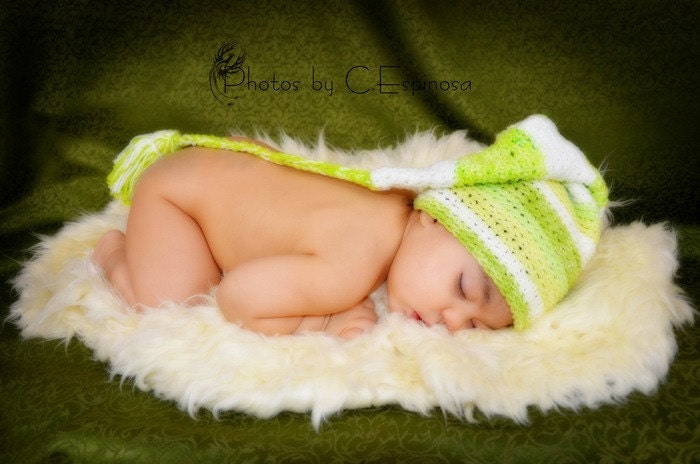 022 Charming Green Apple Elf Pure Cotton Hat. Perfect for use as a Photo Prop.  Size: Newborn to 3 months.