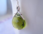 Green Swarovski Briolette Earrings, Vine Pinch Bail, Bridal Wedding Earrings, Bridesmaid Earrings, Green Crystal Earrings