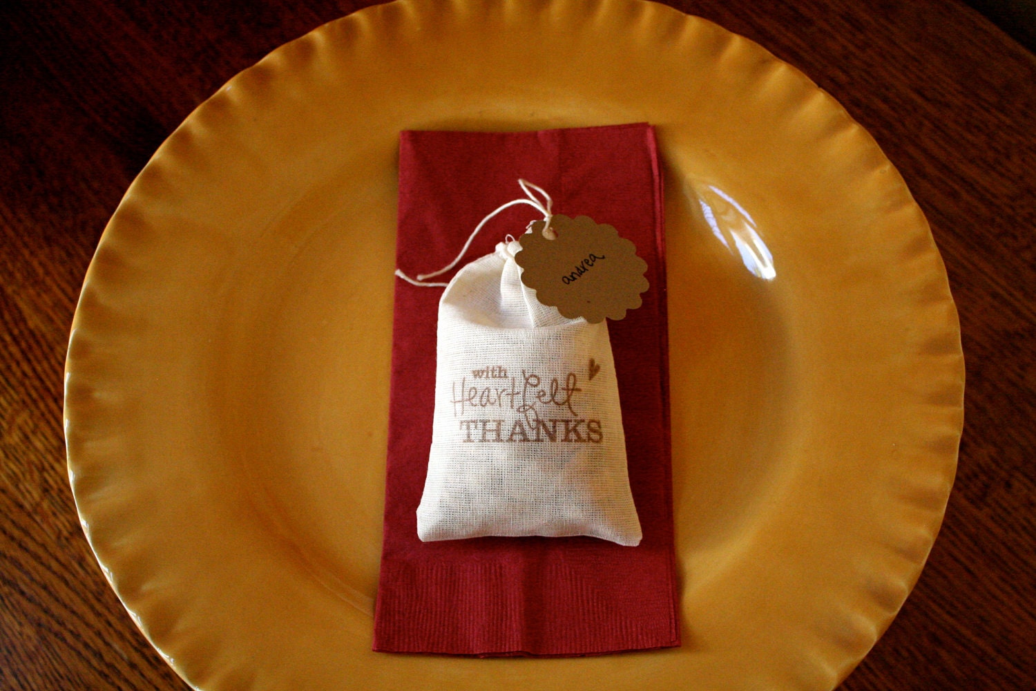 Thanksgiving place card favor bags with blank tags, muslin, 3x5.  Set of 12, includes blank kraft paper tags for names.  Table decor.