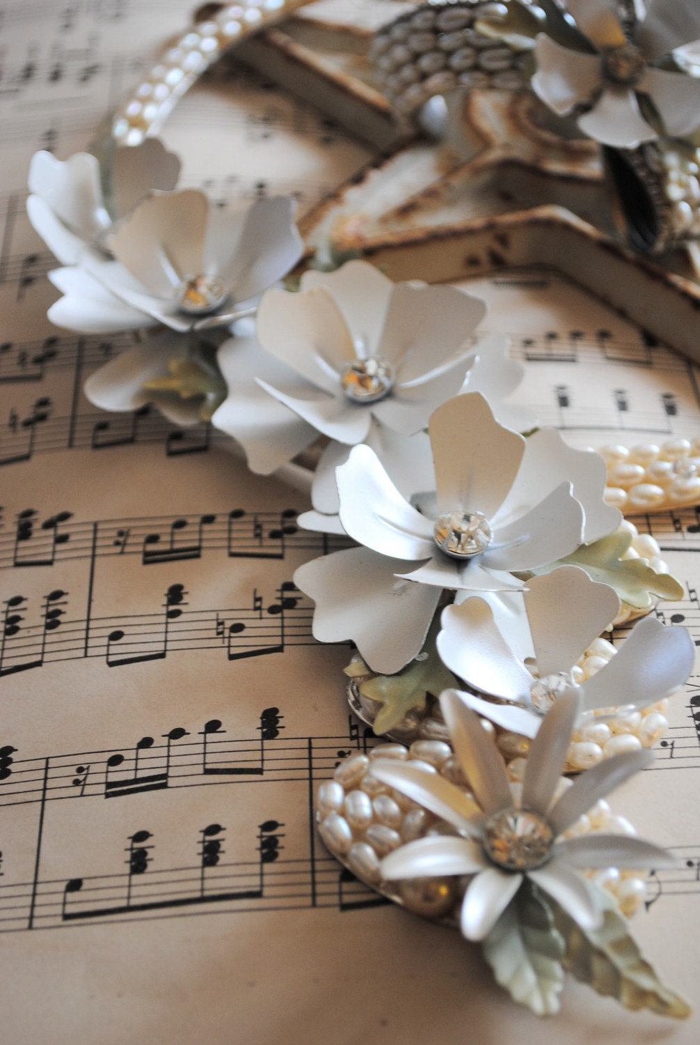 Valley of the flowers, A wedding set .......  Assemblage cultured pearl choker, bridal, bracelet , necklace