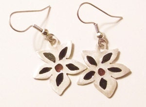 Earrings: Enamel Daisy Star