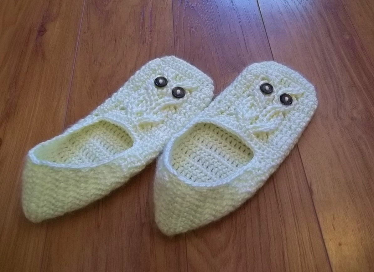 Crochet Pattern, It's a Hoot Owl Ladies Slipper in four sizes.