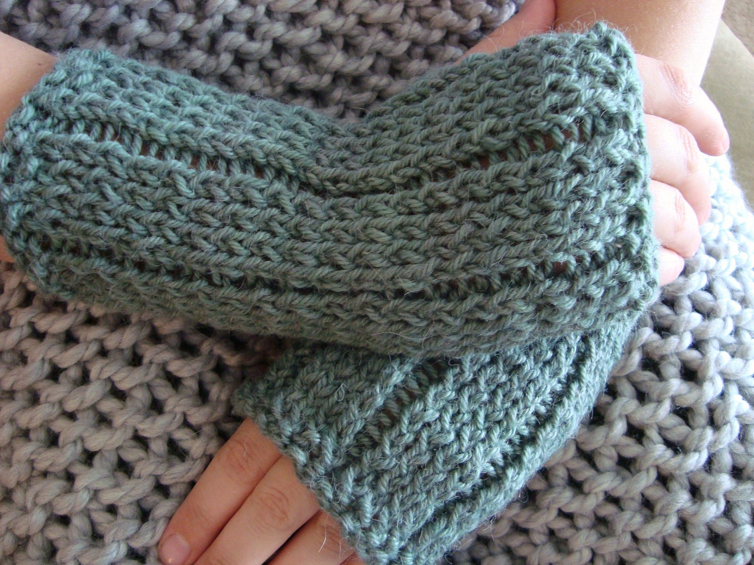 Fingerless Gloves in Seafoam Green