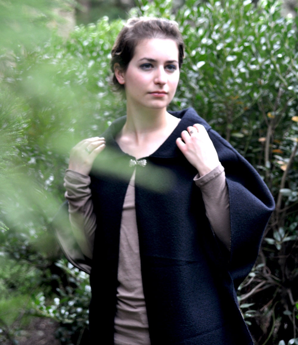 Cape - Fox Hunt - Black Wool