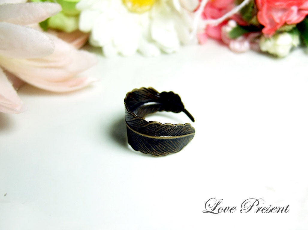 Antique Feather Ring Down art nouveau vintage style - Color Anti Brass,Gold,Black Vintage and Sliver - Choose your color