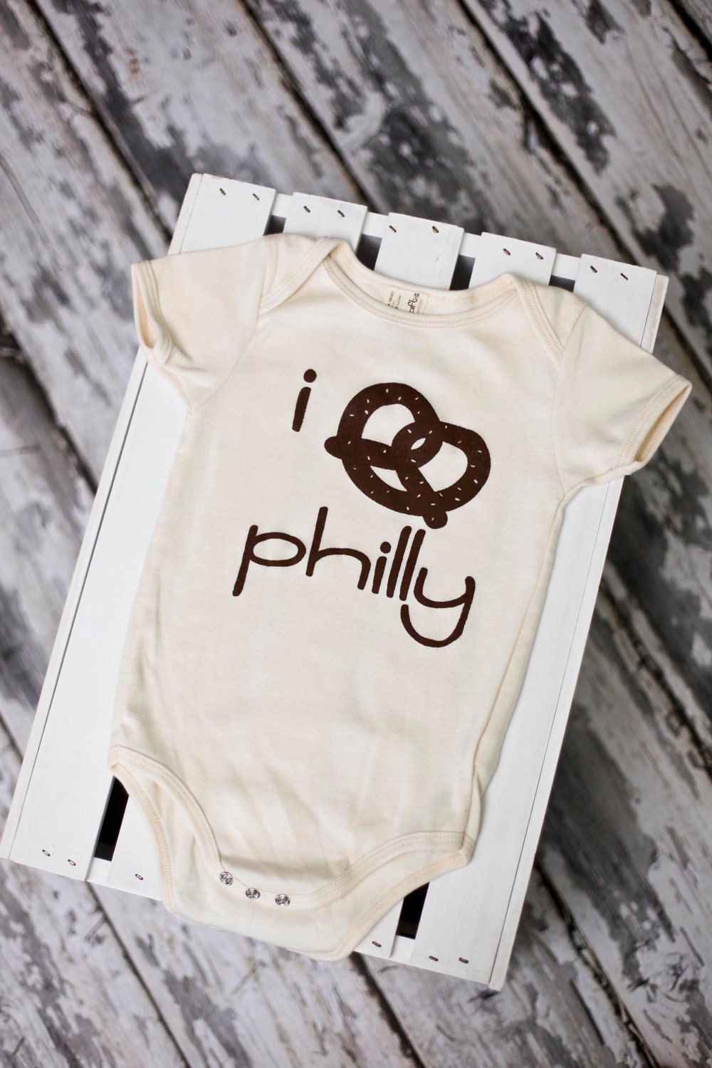 I (pretzel) Philly Organic Cotton Bodysuit in size 18-24 months