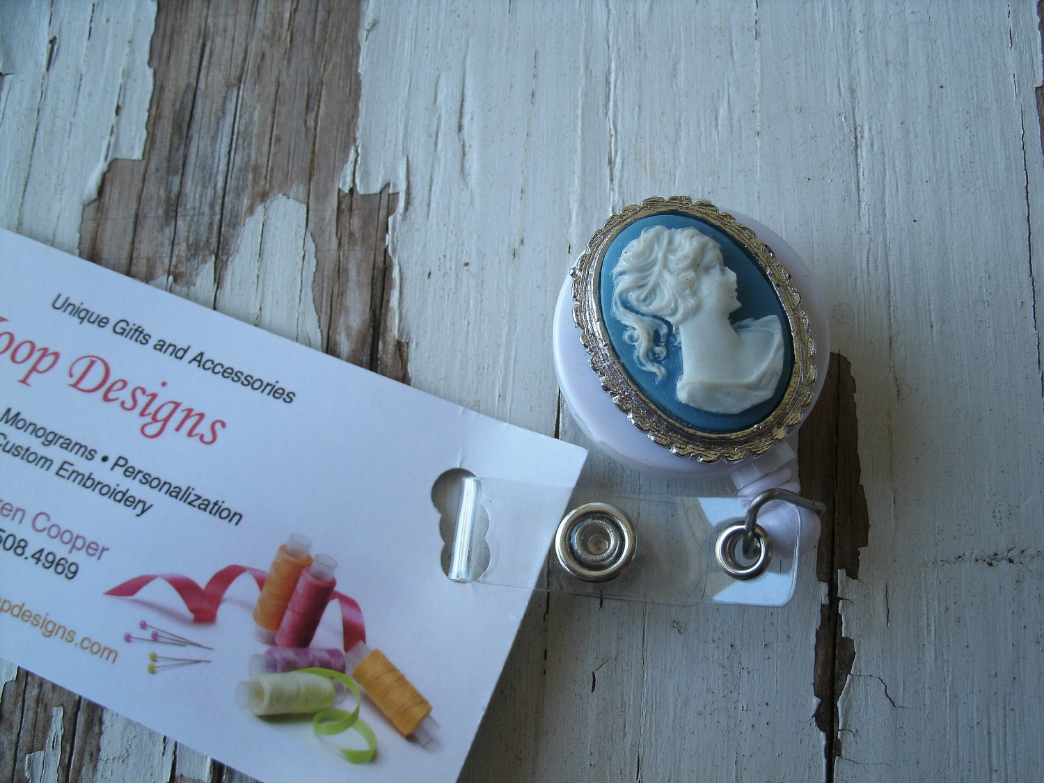 Vintage Cameo Retractable ID/Badge Reel