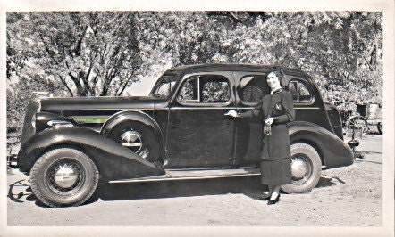 Buick Four Door Sedan Side Mount Spare Tire 1935 Elegant Lady Alongside