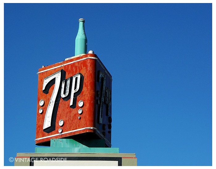 Fresh Up - Vintage 7Up Revolving Neon Sign with Sparkling Bubbles (Portland, Oregon) - 11x14 Fine Art Photograph