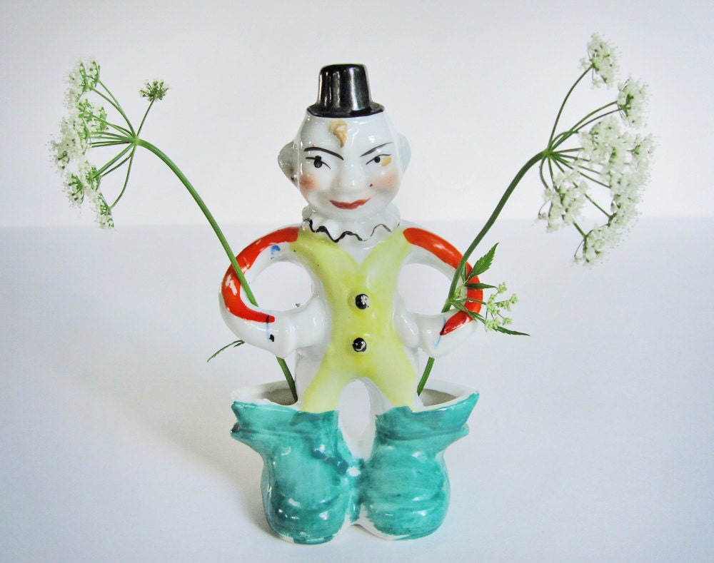 Crazy carnival clown vase, made in Japan, vintage ceramic double bud vase, top hat, yellow, tomato red and green, figurine flower vase
