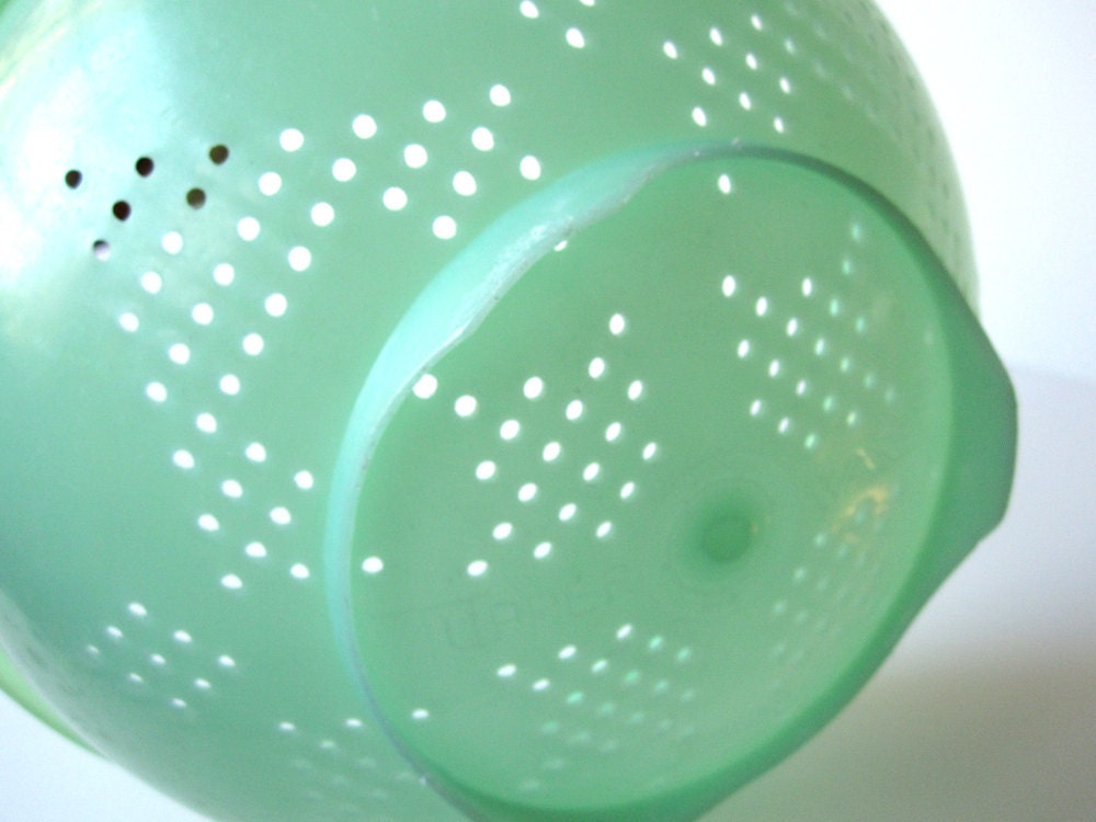 Tupperware colander or strainer, jadeite green, seafoam, celadon, mint green vintage mid century 1950s or 1960s, geometric diamond pattern