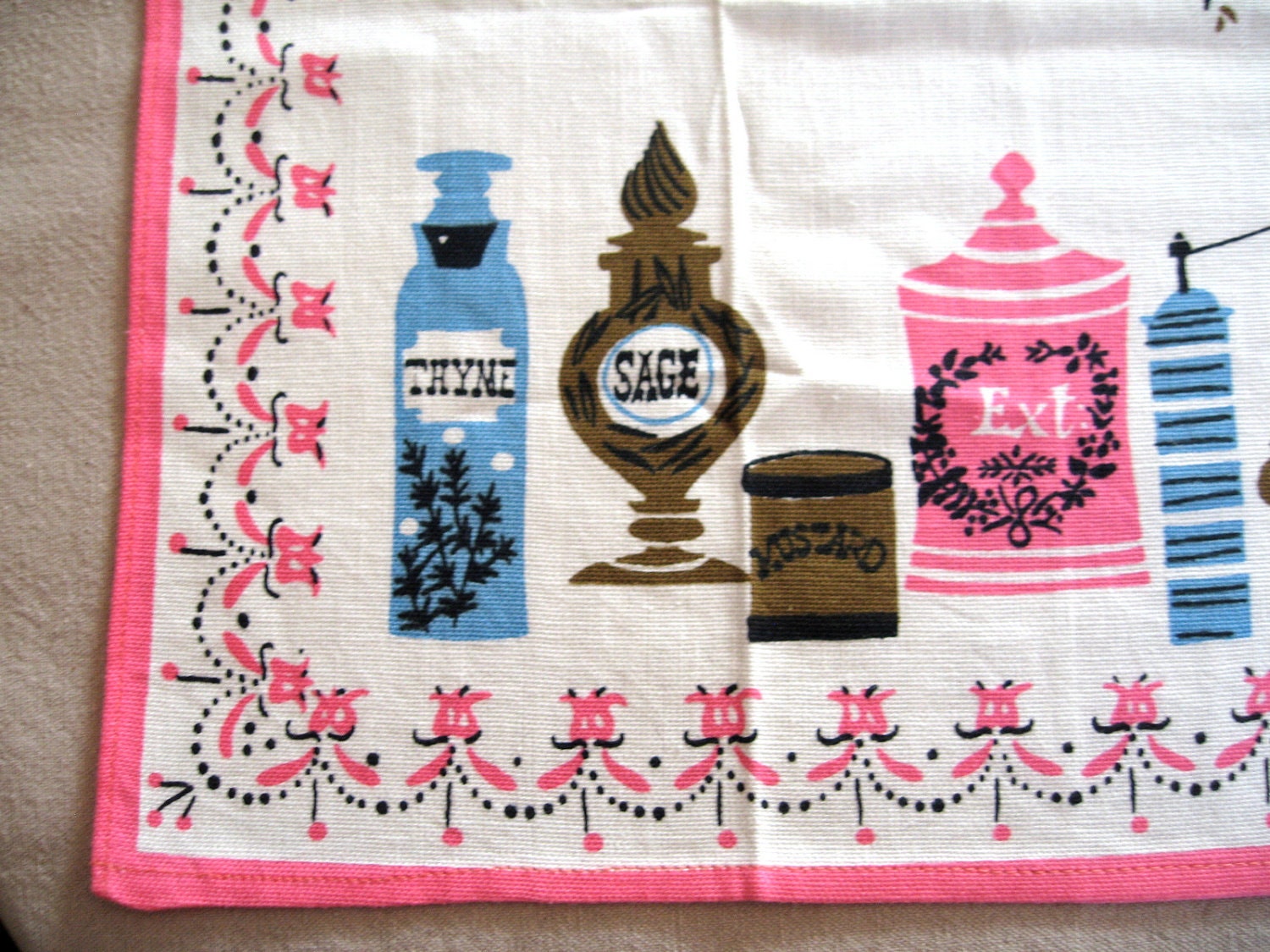 Pat Prichard spices. Adorable vtg kitchen or tea towel. Excellent condition.