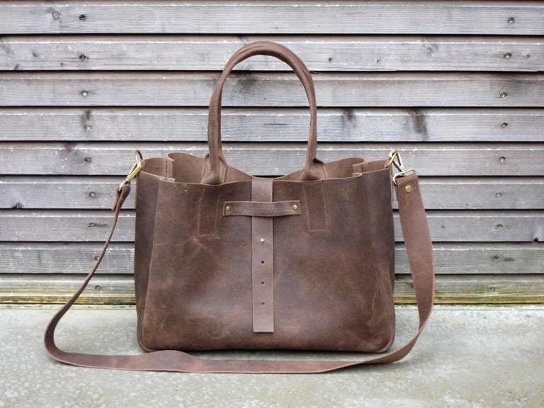 Vintage look waxed leather bag in brown,(medium size)with leather shoulderstrap COLLECTION UNISEX