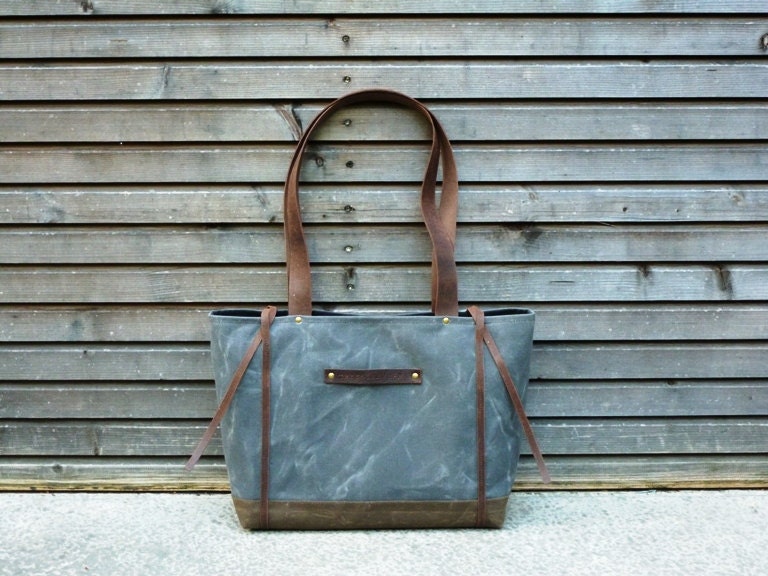 Waxed canvas tote bag with waxed leather handles, straps, and a double waxed canvas bottem COLLECTION WOMEN