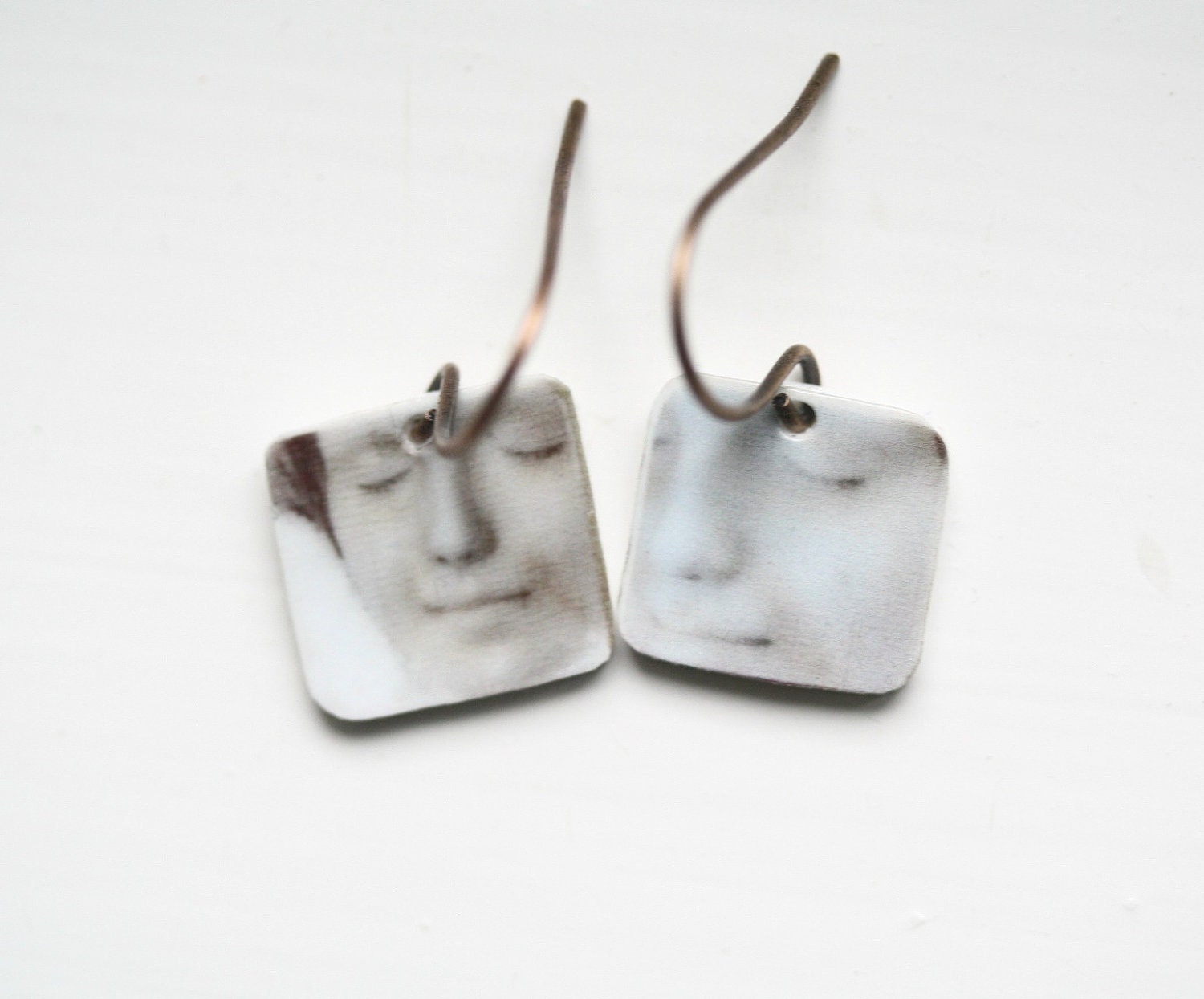 L'Inconnue de la Seine 2 Earrings