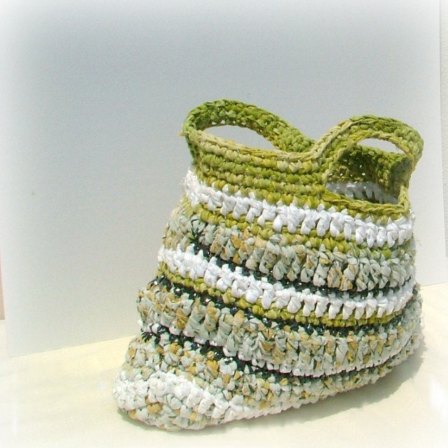 Large beach rag bag crocheted in white, yellow and green cotton yarns