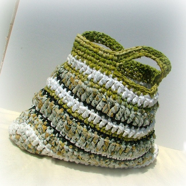 Large beach rag bag crocheted in white, yellow and green cotton yarns