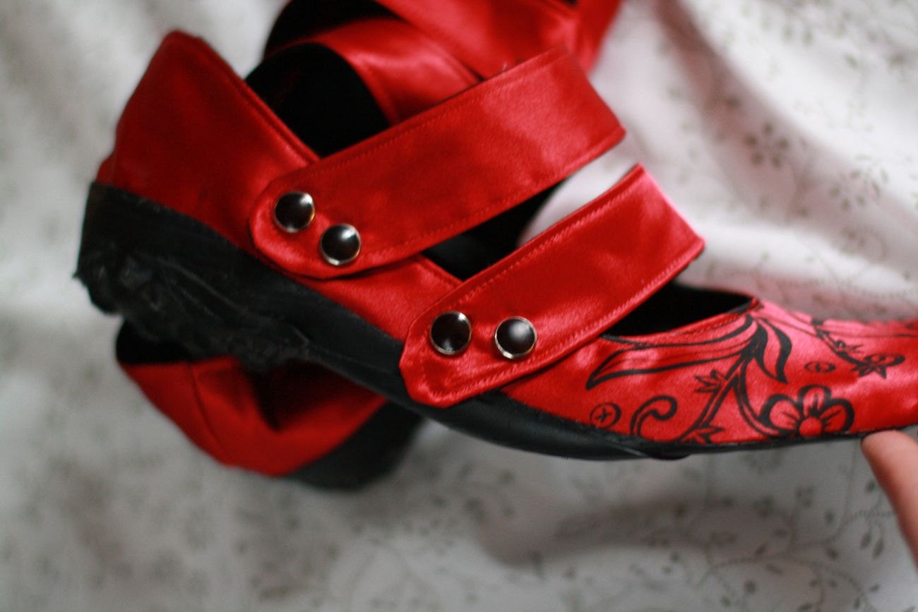 Tire Heel, Oval Toe Estonian Folk Patterned Satin Shoes, with Double Straps