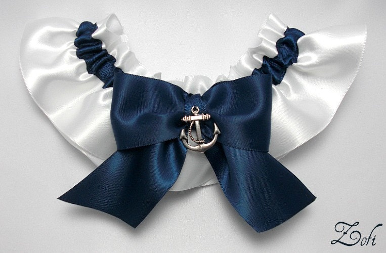 Garter single in white and navy blue satin with a navy blue satin bow and a silver anchor charm - Simply Satin