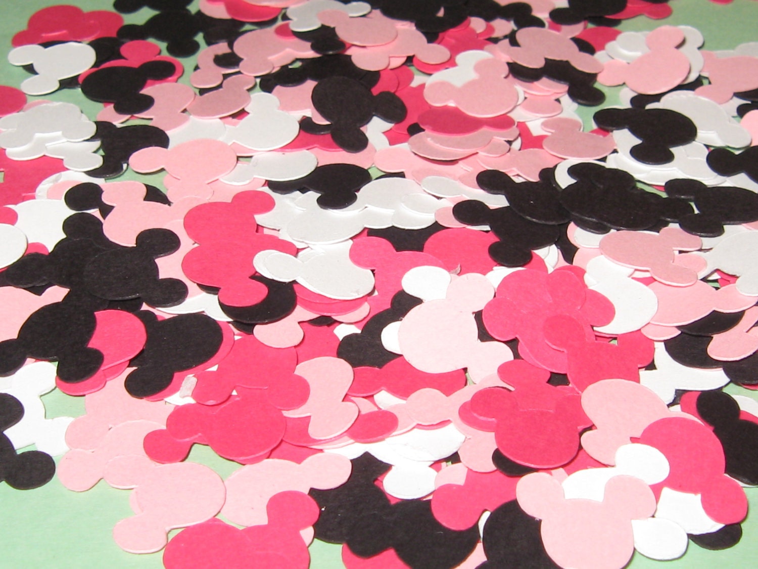 Minnie Mouse Paper Confetti/Die Cuts - 400 Pieces - Medium