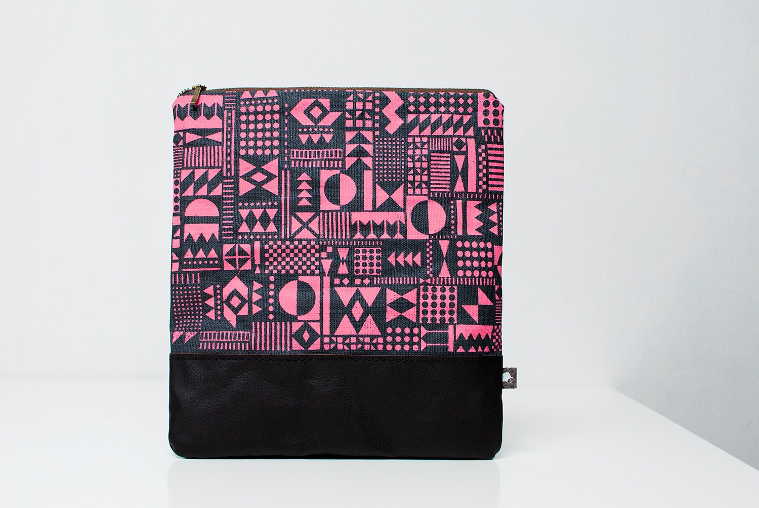 SALE Geometric Pattern Leather Pouch neon pink Dark No. ZP-302
