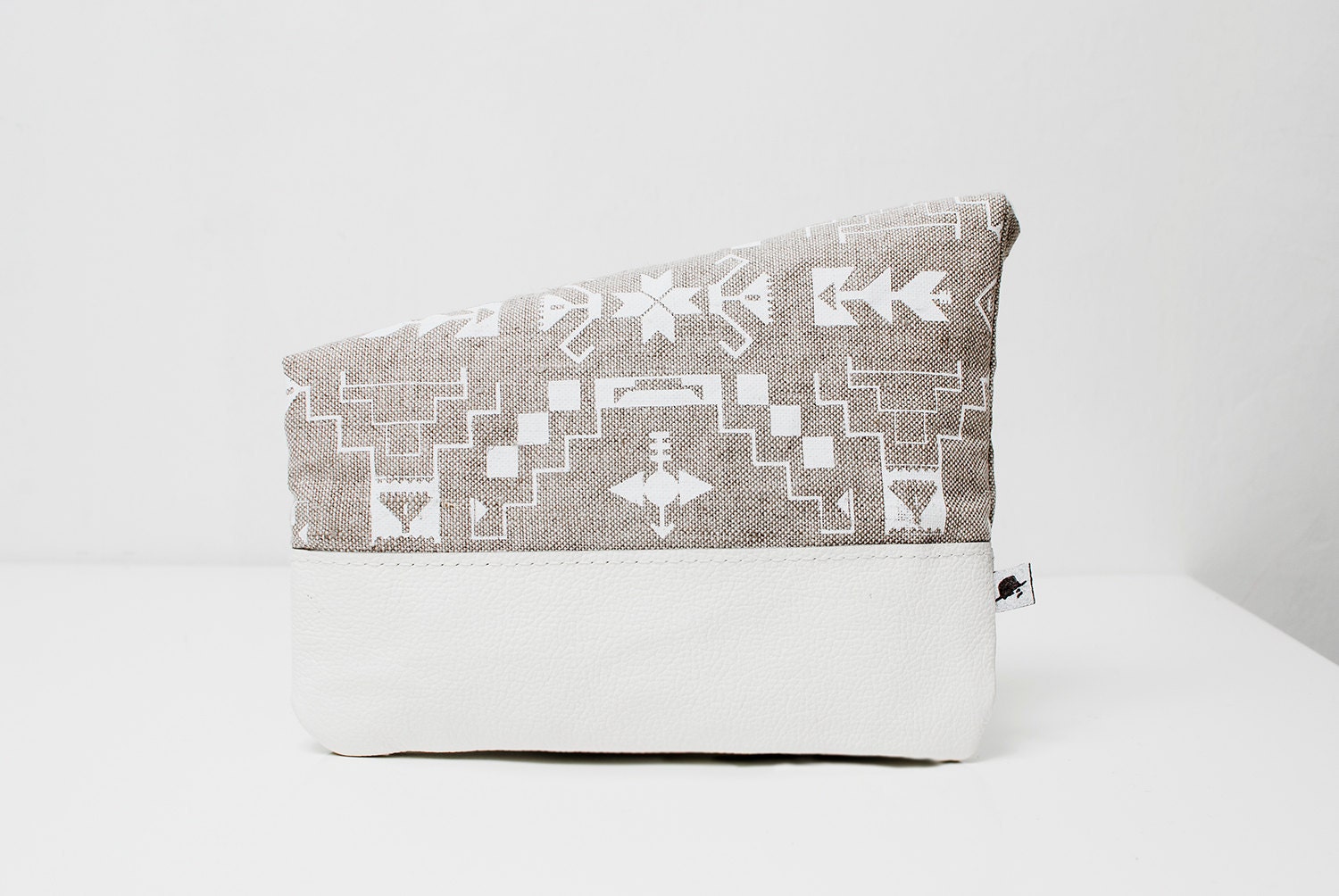 Tribal Pattern Printed  Leather Pouch  white No. ZP-104