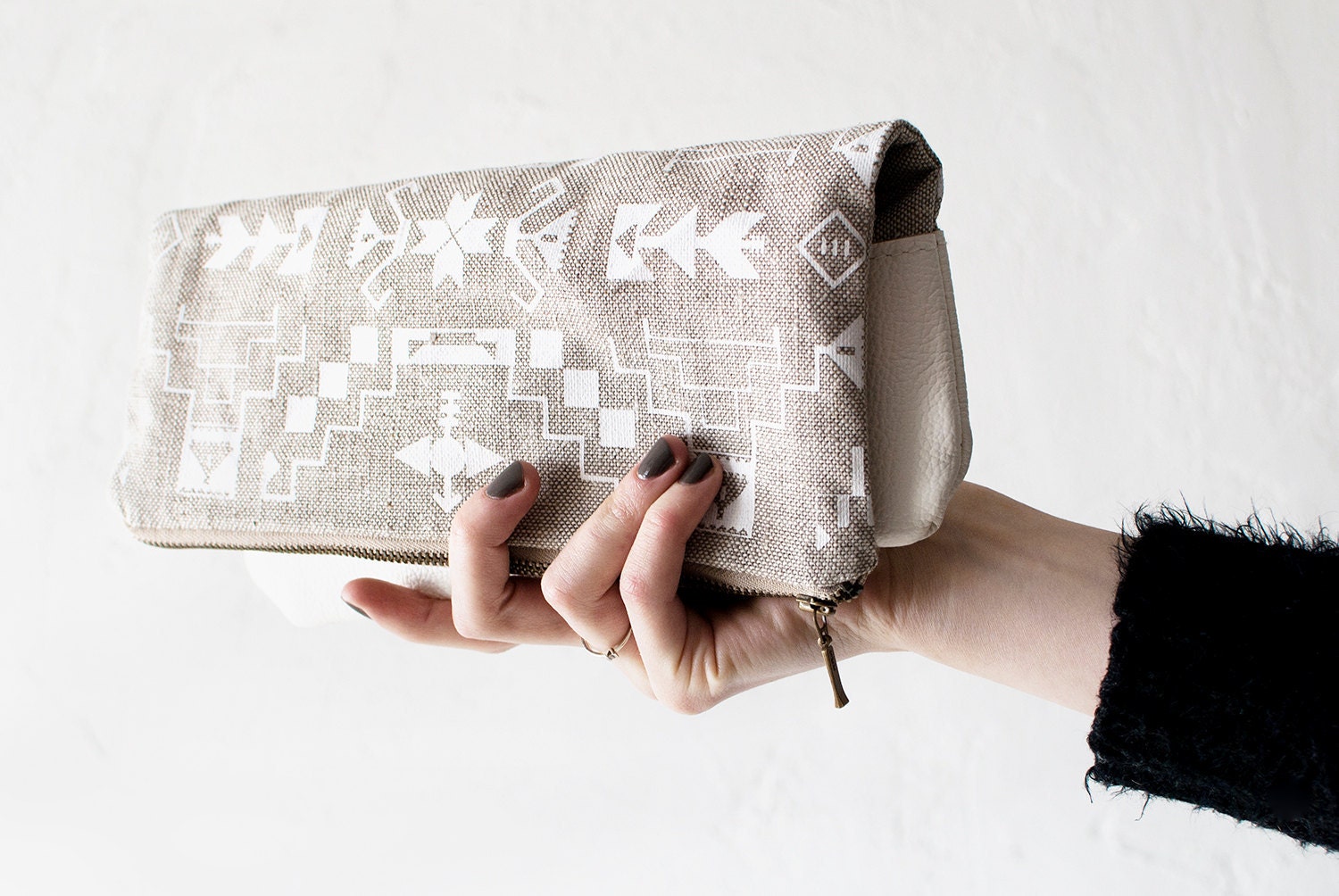 Tribal Pattern Printed  Leather Pouch  white No. ZP-104