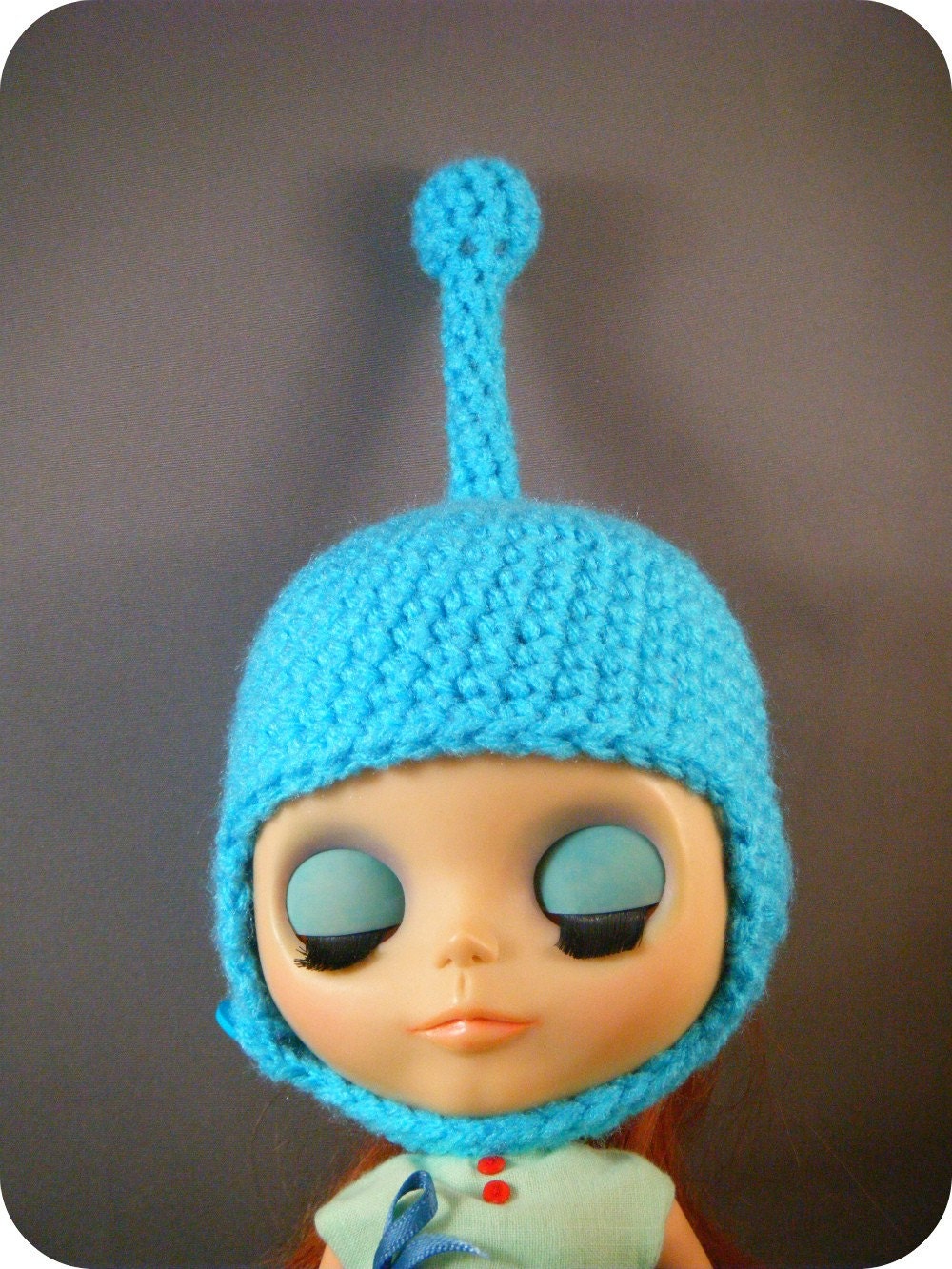 Electric Blue Robot/Pikmin Helmet for Blythe