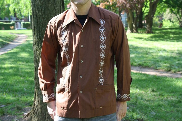 Vintage Men's Western Button-up Embroidered Shirt with Pockets