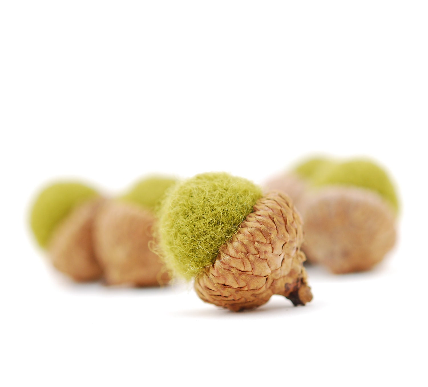Felted Acorns, green autumn fall thanksgiving nature woodland decor moss ecofriendly