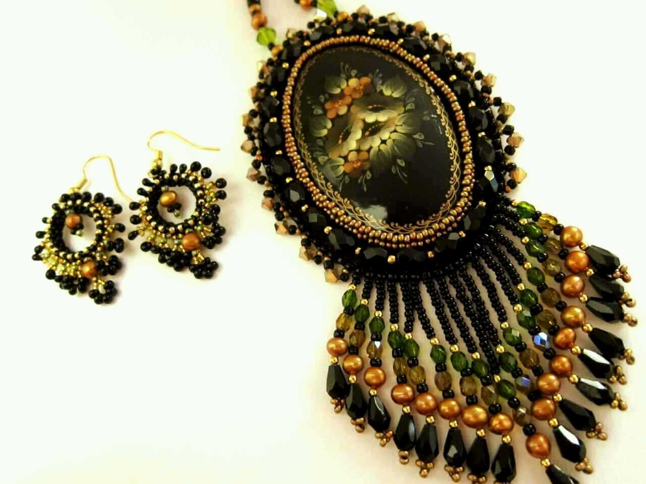 SALE Russian Folk Art Pendant Necklace & Earring Set