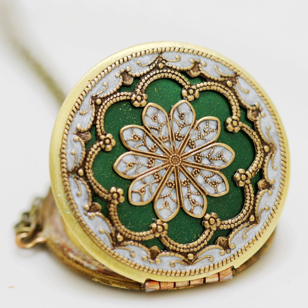 Locket,Green locket,filigree locket necklace,resin locket,photo locket ,bridesmaid Brass locket- vintage locket, 38mm locket