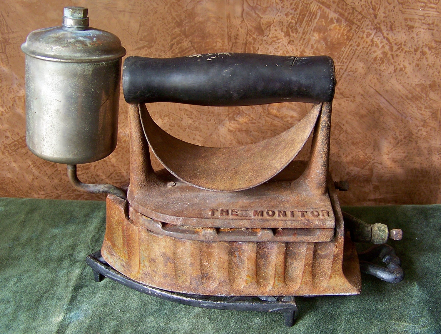 Antique Gas Iron The Monitor 1903
