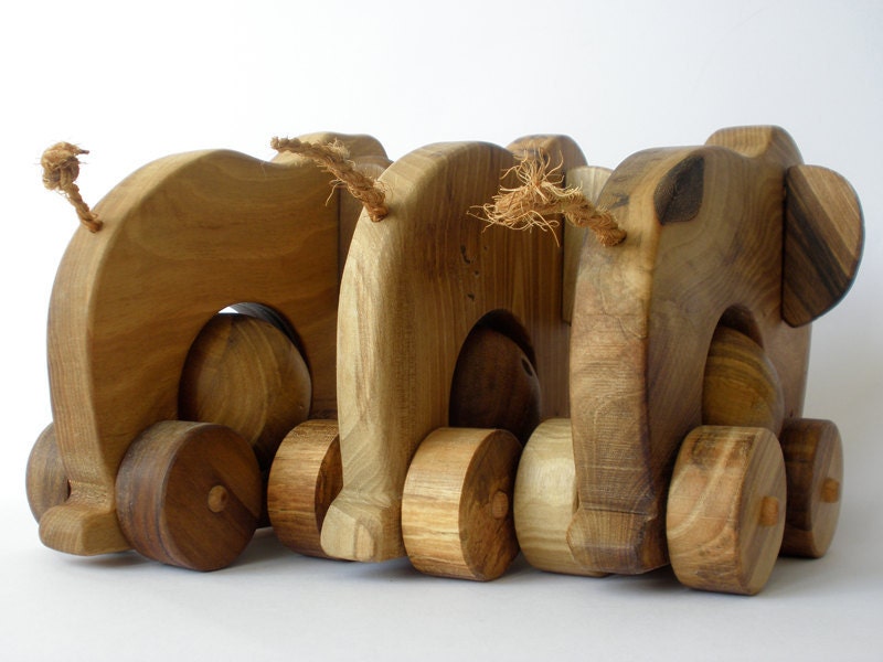 Wooden pull toy eco friendly - ELEPHANT ELLIE