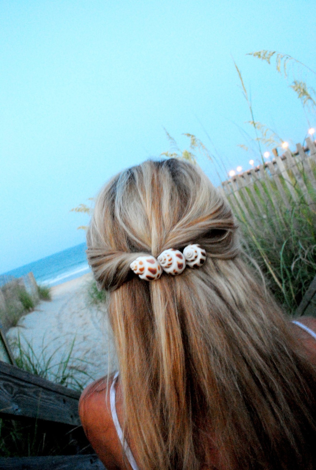 Scotch Bonnet seashell french hair clip