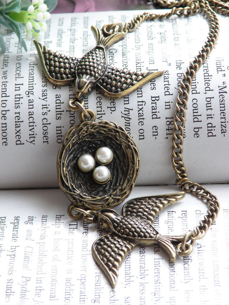 Pretty retro copper two birds dangling a nest with three eggs necklace pendant jewelry vintage style