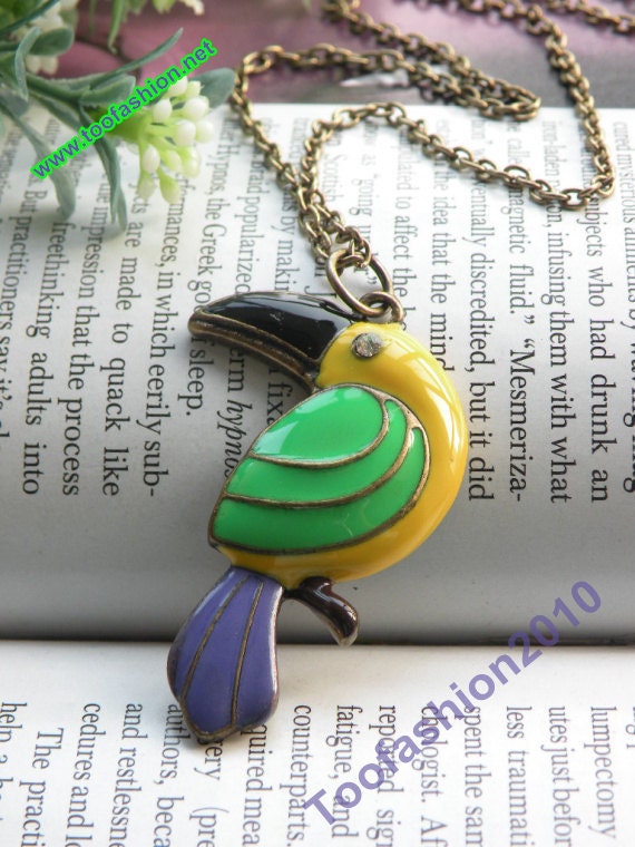 Pretty retro copper colorful big beak bird necklace pendant vintage style