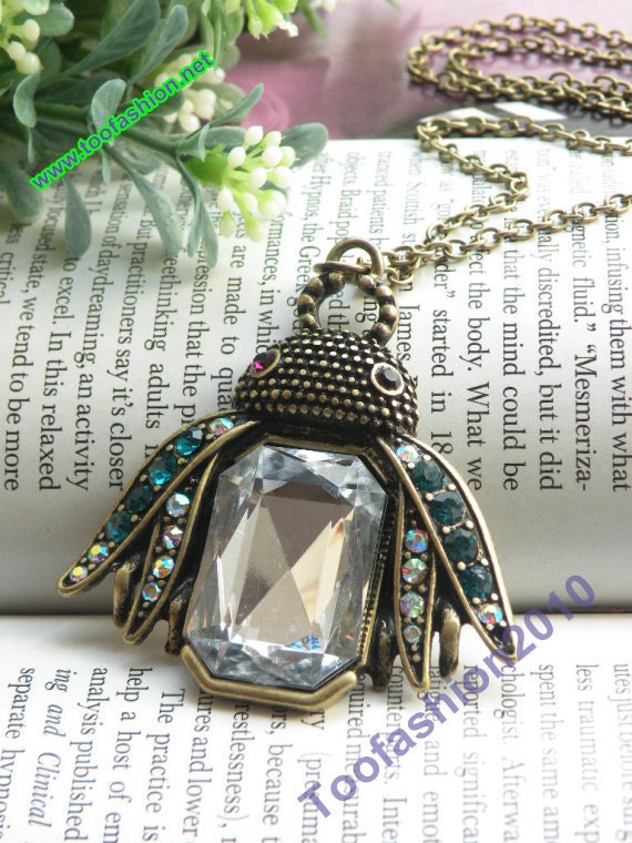 Pretty retro copper musca with clear stone expanding wings necklace pendant vintage style